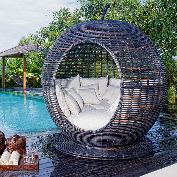 IDZO Outdoor Rattan Apple-Shaped Lounge Chair with Cushions – Creative Patio, Garden & Poolside Furniture